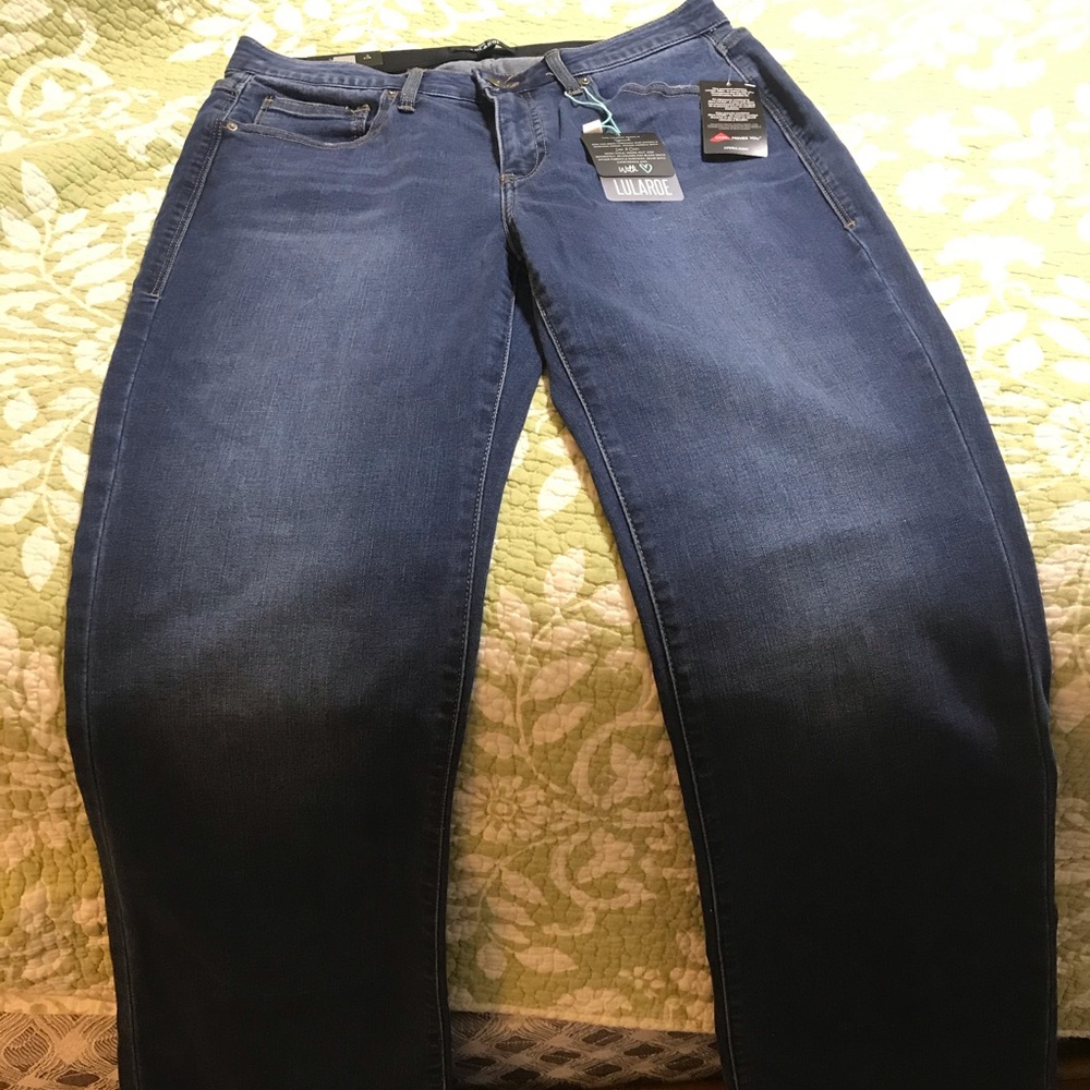 BNWT Lularoe Classic Denim boot cut Size 30.